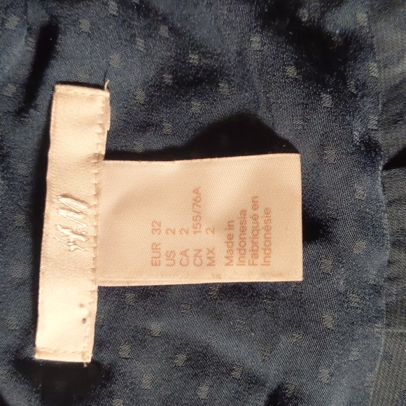 H&M Button Up Long Sleeve Blouse Size US2 - Picture 2 of 6